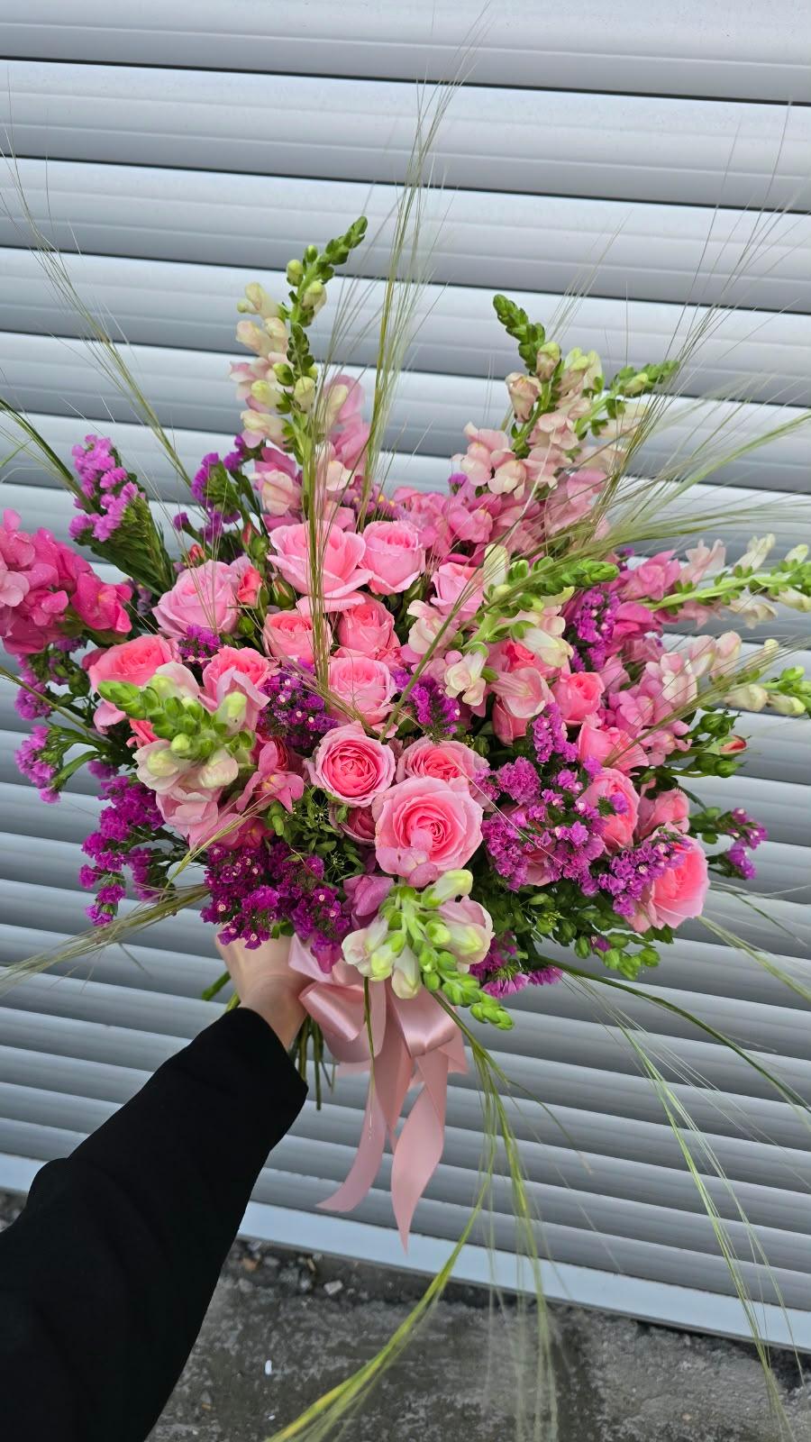 Floral arrangement - Arpi flowers