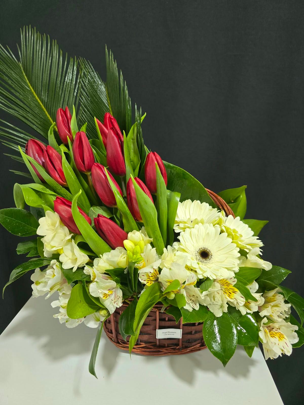 Цветочная композиция в корзине - Arpi flowers