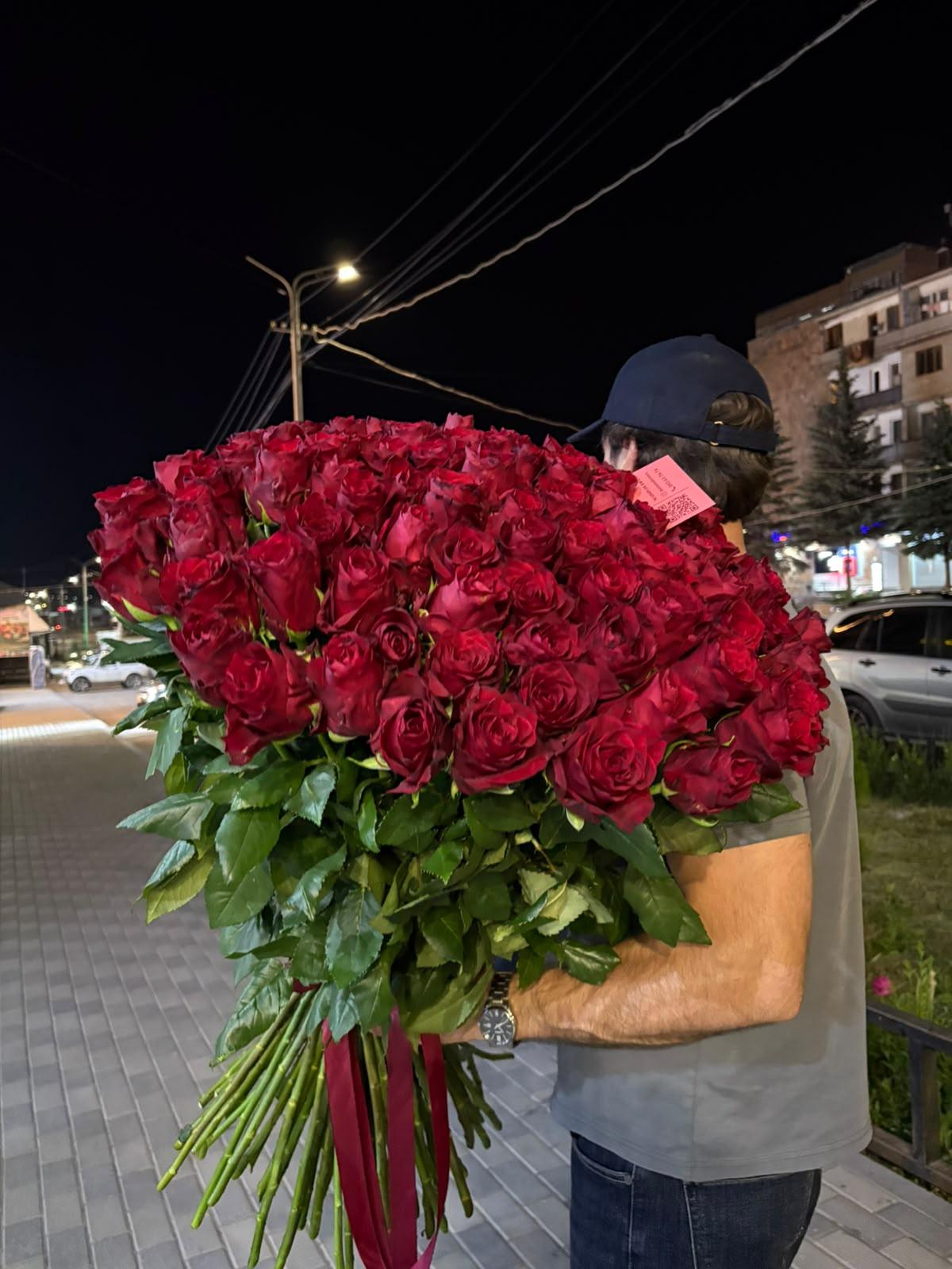 Bouquet with red roses - Maison de Roses