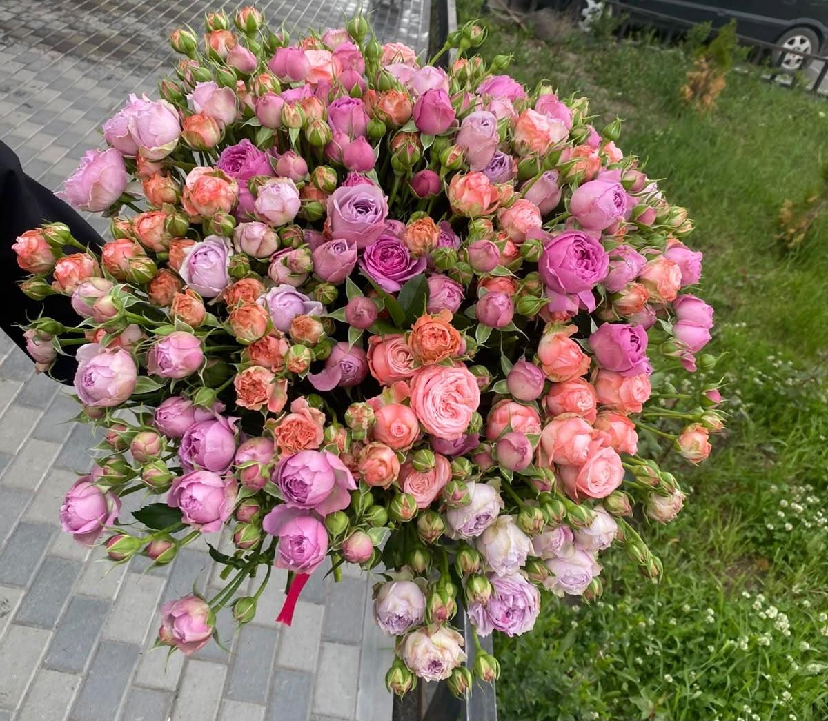 Bouquet with spray roses - Maison de Roses