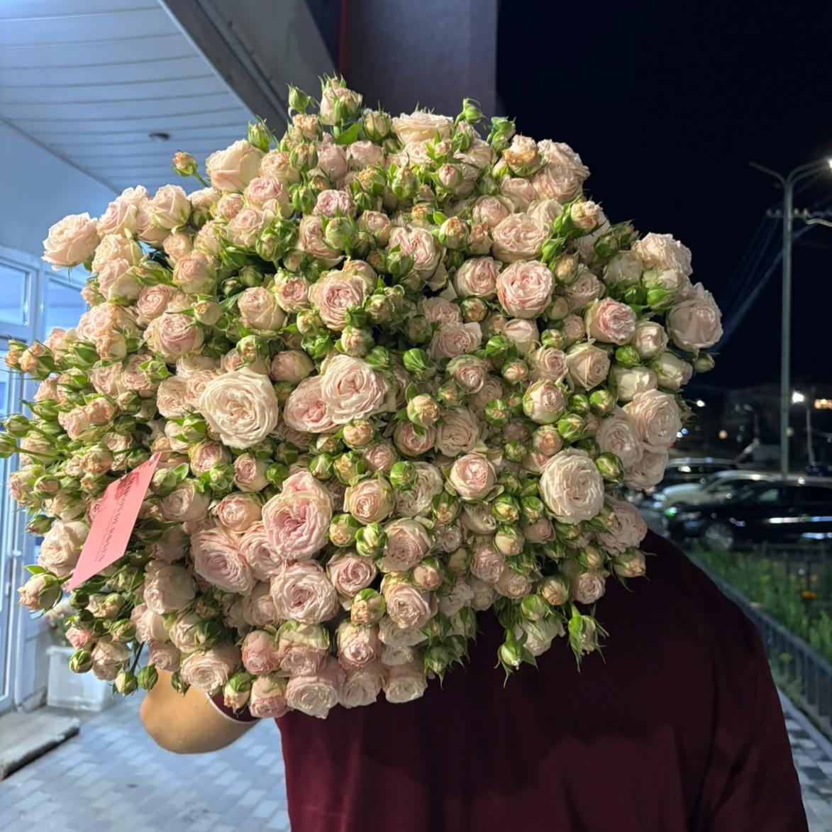 Bouquet with spray roses - Maison de Roses