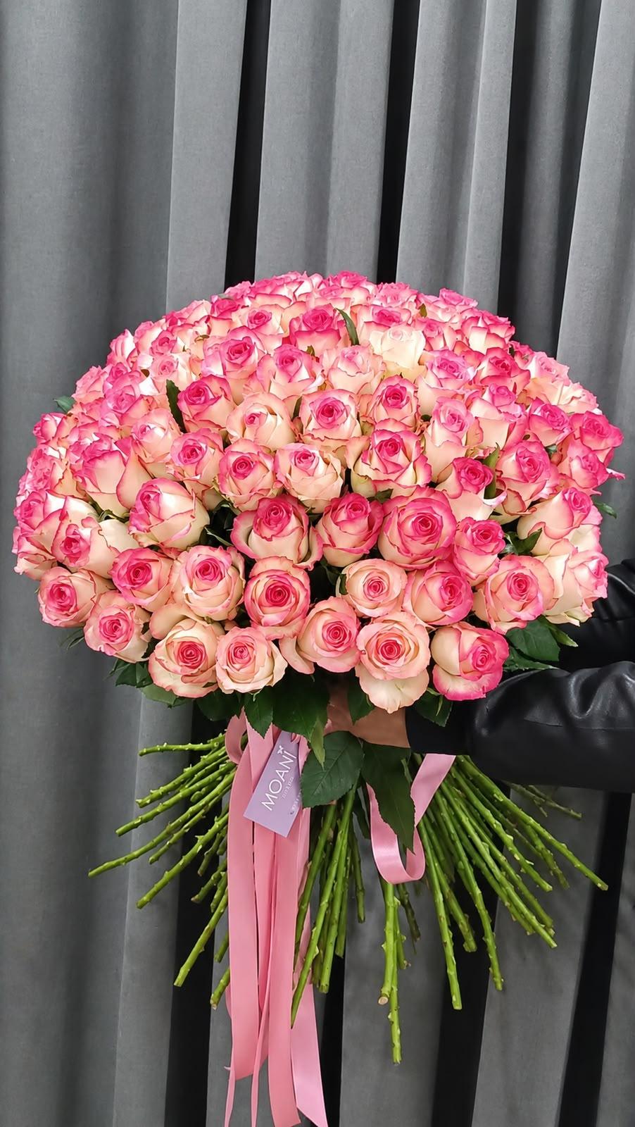 Bouquet with roses - Moani Flowers