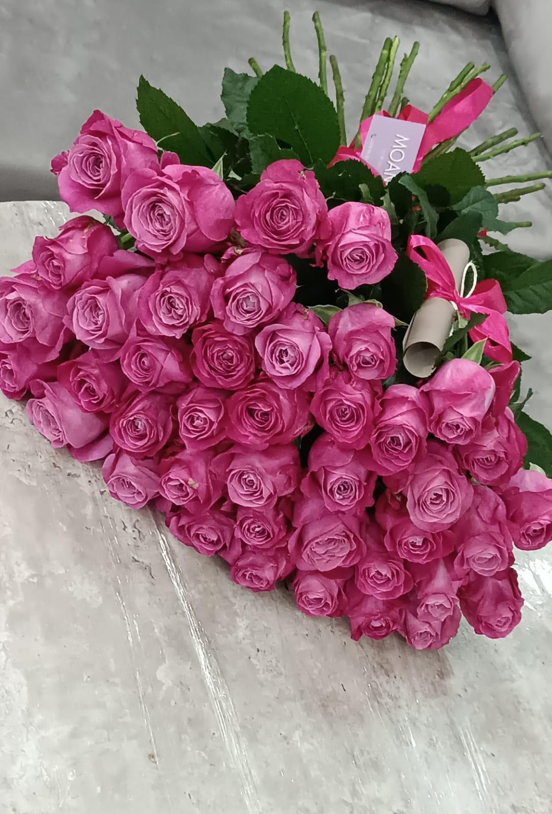 Bouquet with roses - Moani Flowers