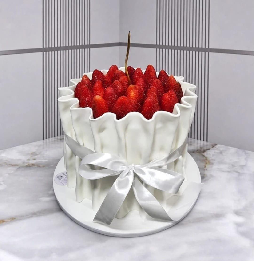Торт с клубникой на 12 персон - Cake parto