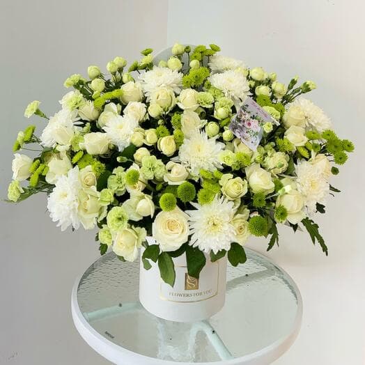 Flowers in a Box "Linda" with Roses