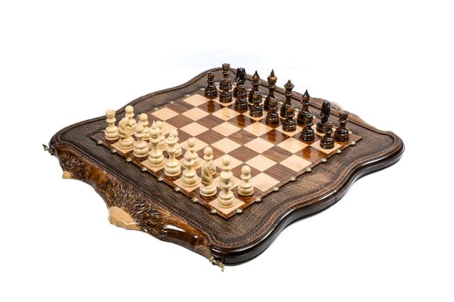 Շախմատ-նարդի՝  Արարատի ուրվագծով