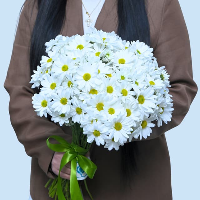 Bouquet: white chrysanthemums