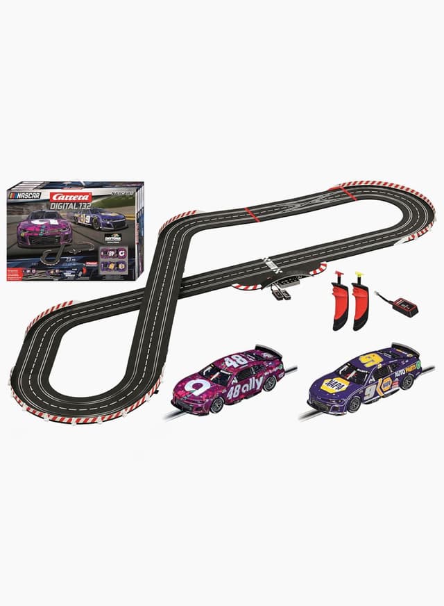 Carrera Digital 132 Racing Set “NASCAR. Daytona Challenge”