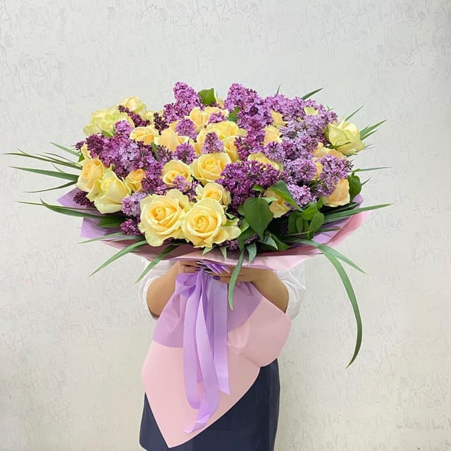 Ծաղկեփունջ յասամանով և վարդերով -  Flor de Star