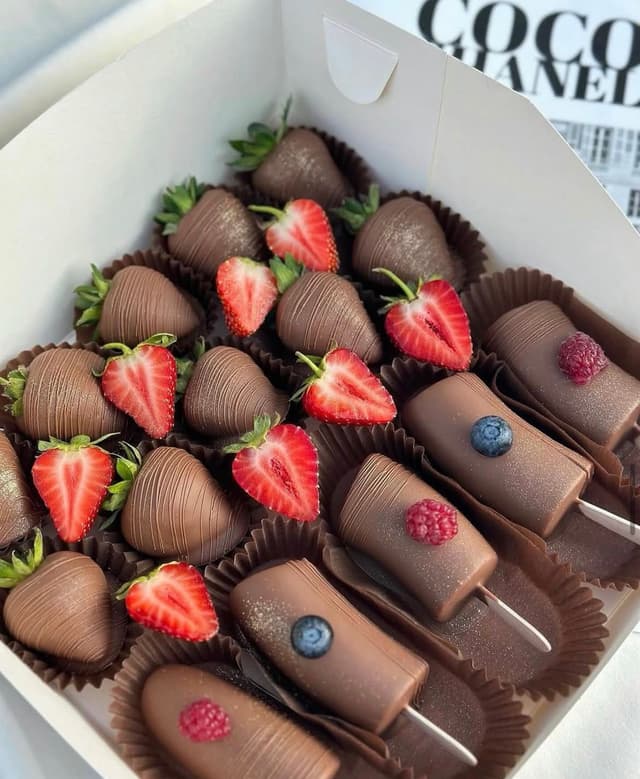 Chocolate-covered strawberries 3 - Velvet_strawberry_yerevan