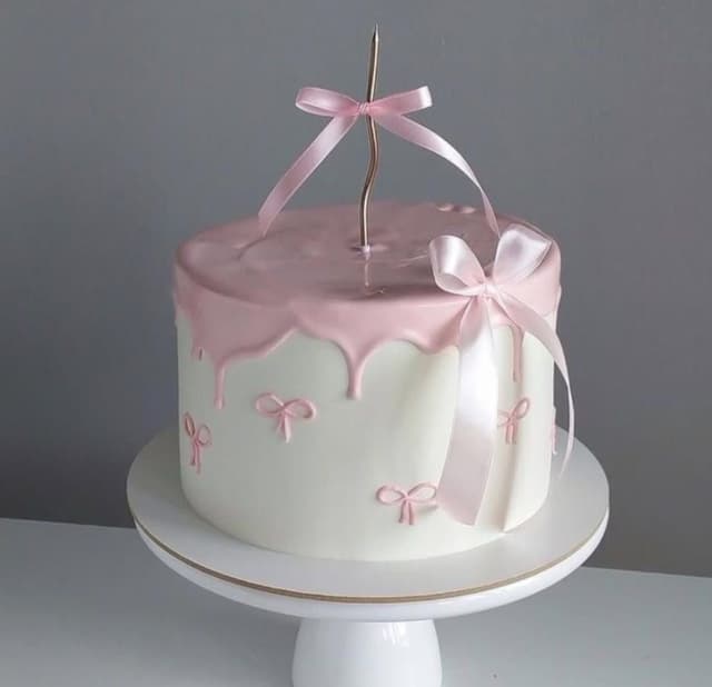 Children’s Cake - Lip Lick cake