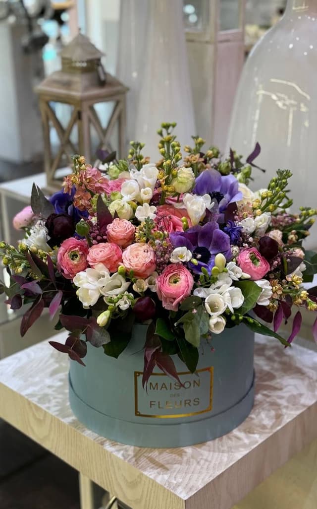 Ծաղկային կոմպզիցիա տուփով 42 - Avenue des Fleurs