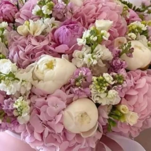 Box with Peony-shaped Sweets 8 - VkusLil