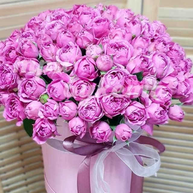 Box with 9 peony-shaped chocolates - VkusLil