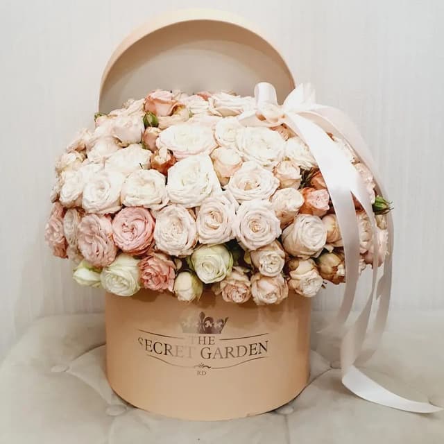 Box with 10 roses - VkusLil