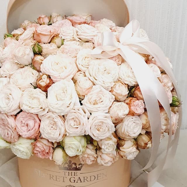 Box with 10 roses - VkusLil