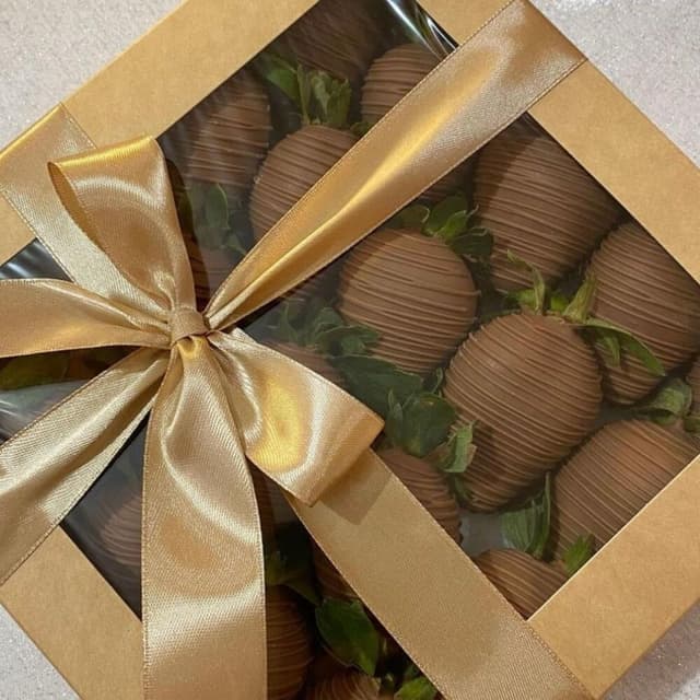 Strawberries Covered in Milk Chocolate - VkusLil
