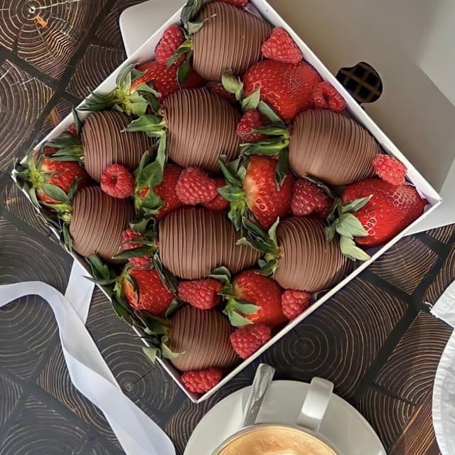 Box with chocolate-covered strawberries and fresh berries - VkusLil