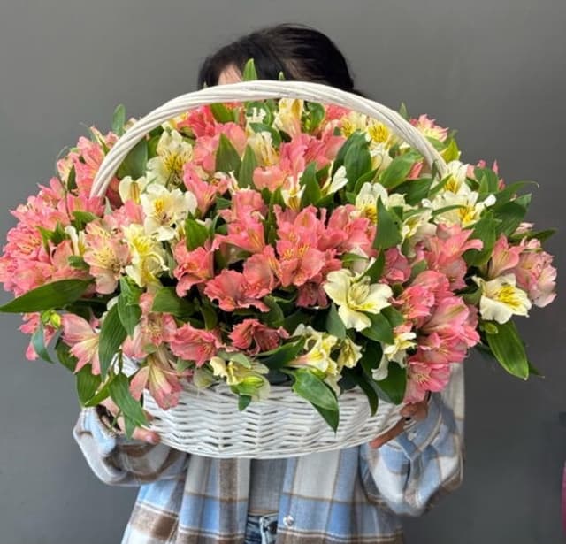 Flowers in a basket – Alstroemeria – Flower Lab