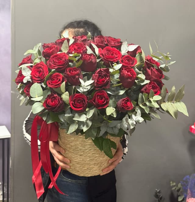 Վարդեր զամբյուղով -  Flower Lab