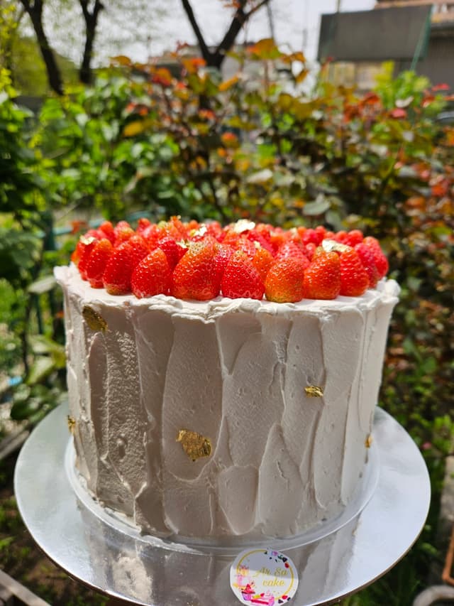 Strawberry Cake for 12 people - Arsa cake