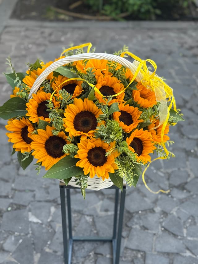 Sunflowers in a basket - Love bar