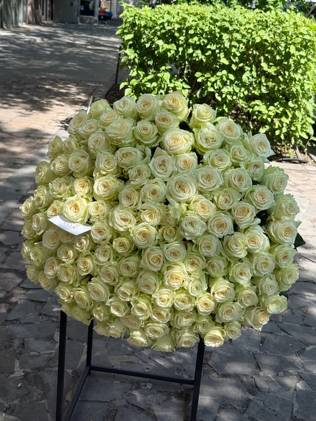 Bouquet with white roses - Love bar