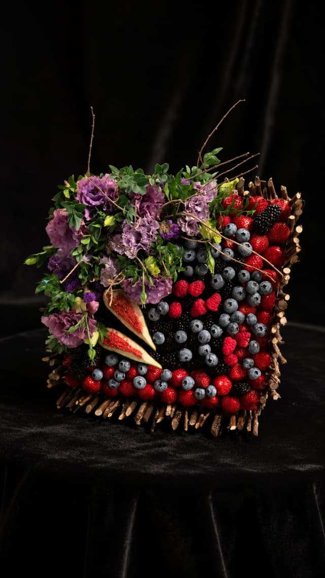 Composition with fresh berries and flowers 4 - GDA Academy EVN