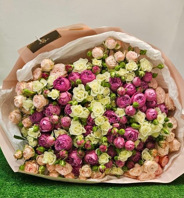 Букет с кустовыми розами - Aura Flowers