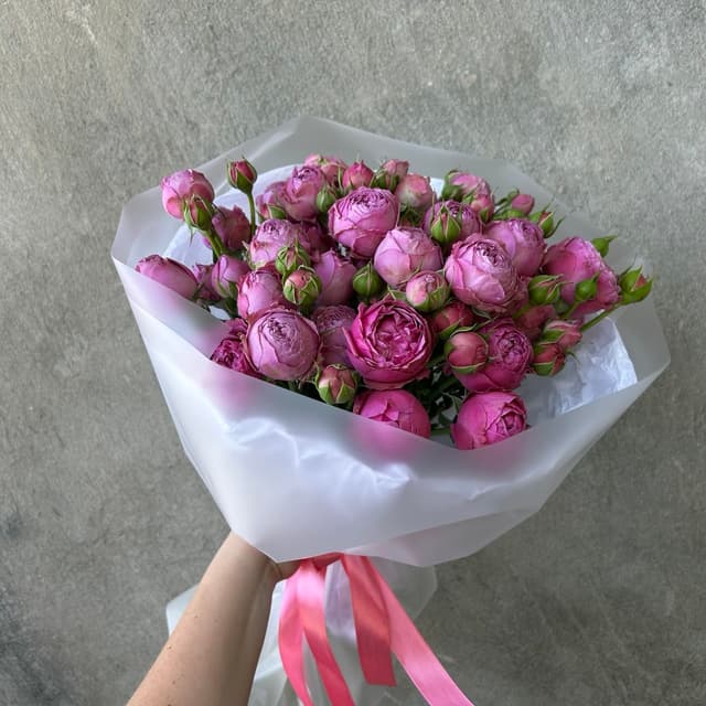 Bouquet of 9 spray peony-shaped roses