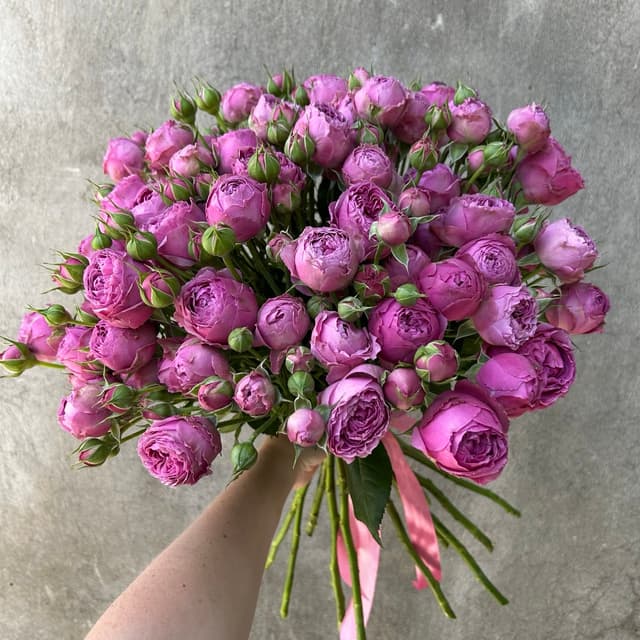 Bouquet of 21 bush peony-shaped roses
