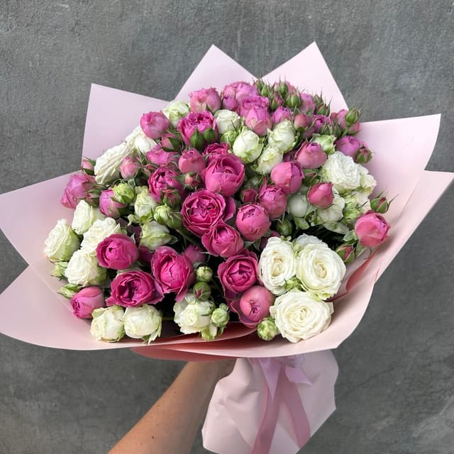 Bouquet of 19 spray roses