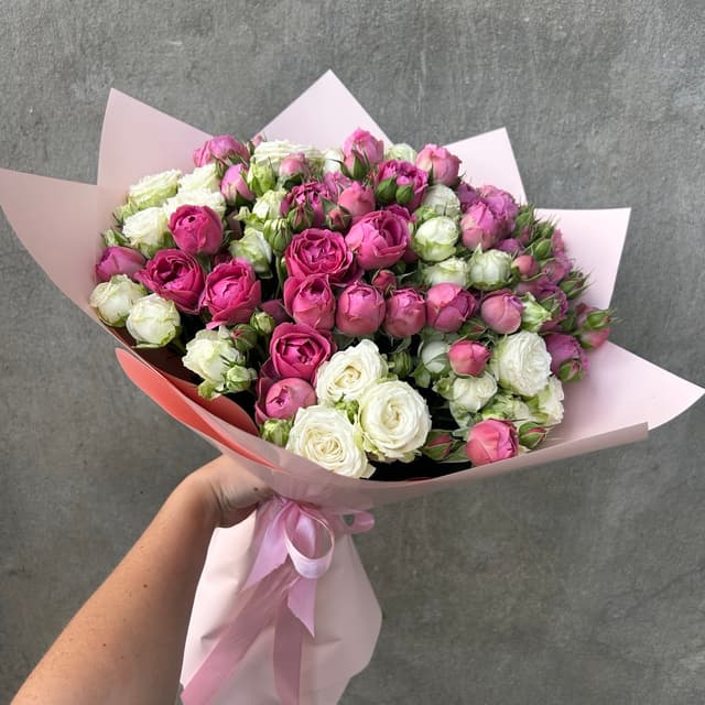 Bouquet of 19 spray roses