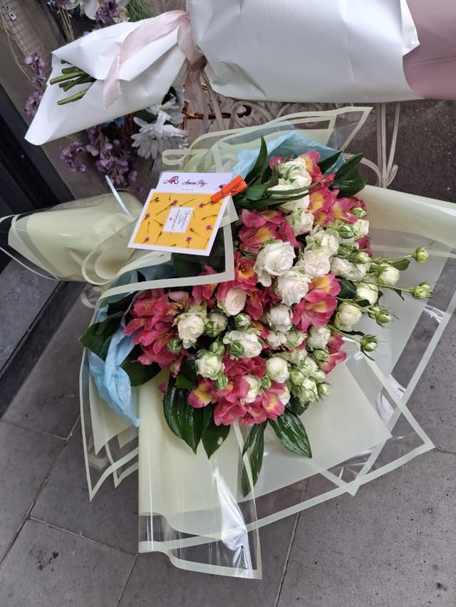 Bouquet with cluster roses - Amela Rose
