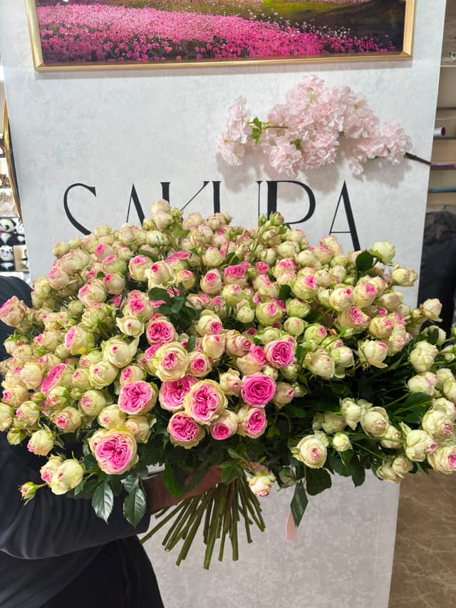 Bouquet with spray roses - Sakura Flowers