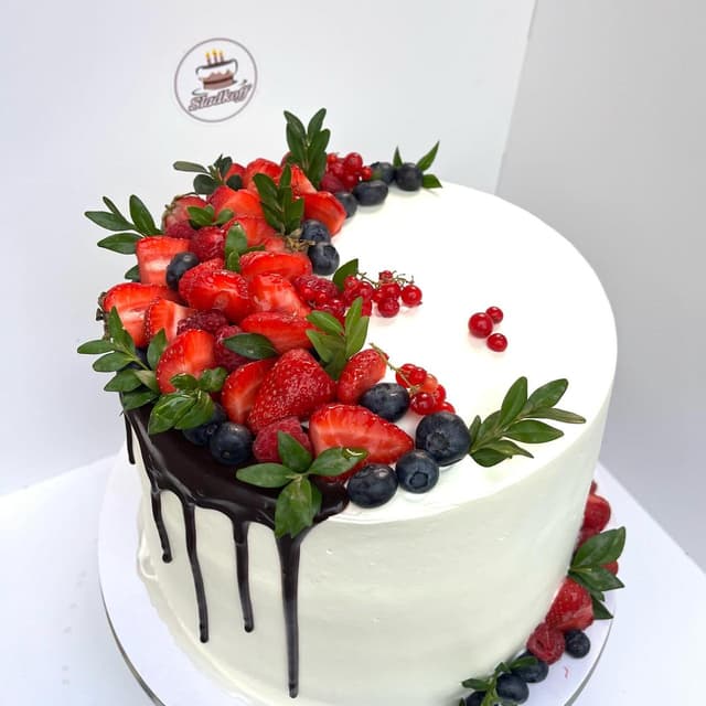 Berry Cake for 12 people - Sladkoff