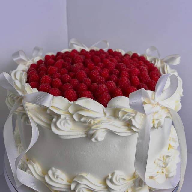 Raspberry cake for 12 people - Sladkoff