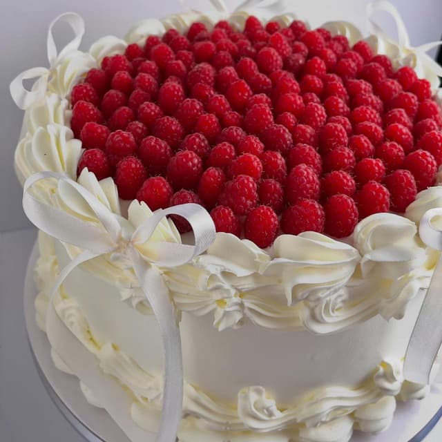 Raspberry cake for 12 people - Sladkoff