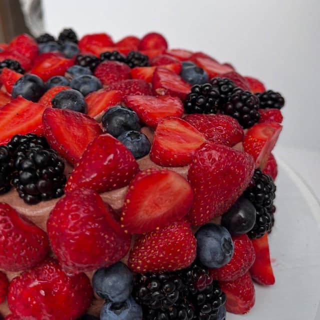 Berry Cake for 12 people - Sladkoff