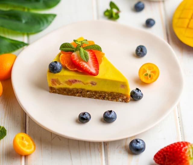 Մանգոյով և ելակով  վեգան տորթ 140գր.-  Sweetli by Lilit