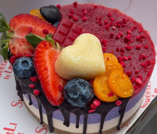 Berry bento cake with blueberries and raspberries, vegan, 500g - Sweetli by Lilit