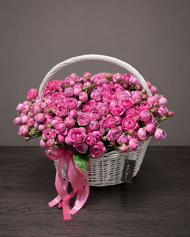 Spray roses in a basket - BELLA-ROSE