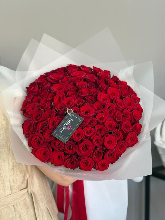 Roses in a basket - BELLA-ROSE