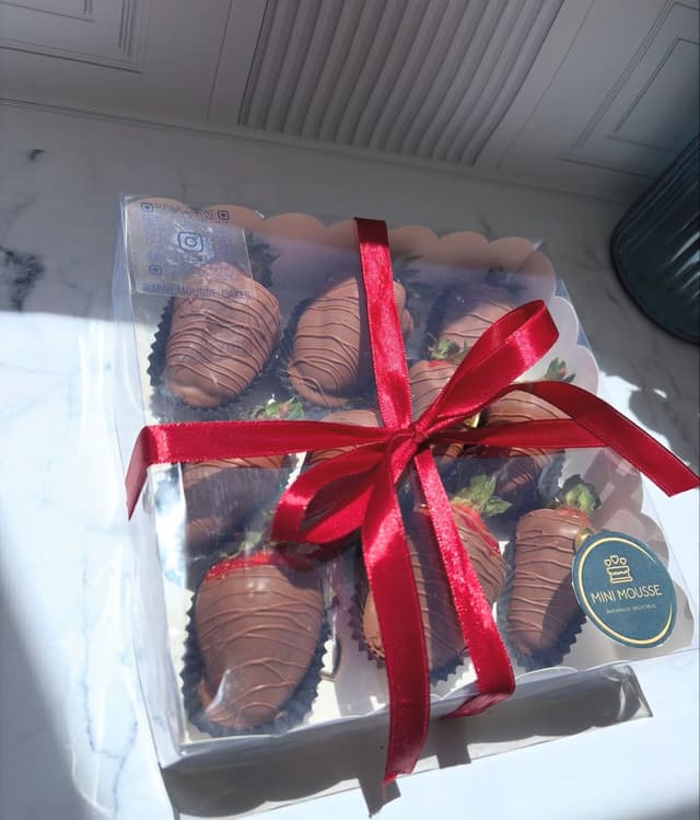 Chocolate-covered strawberries 10 pcs - Mini Mousse Cakes