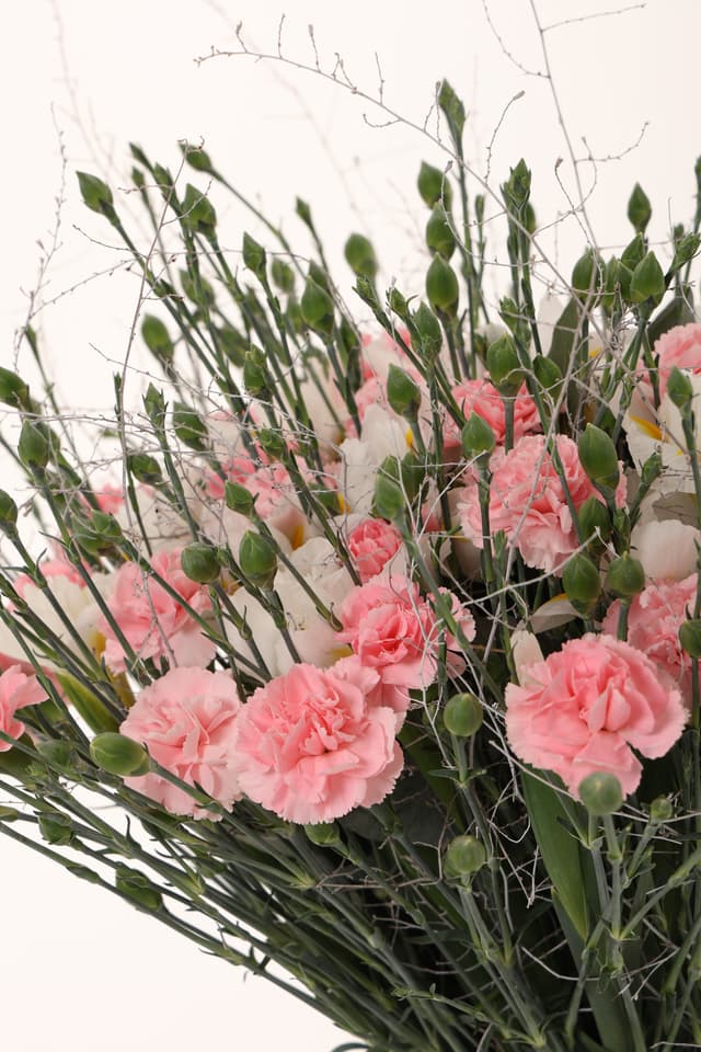 Floral arrangement with bouquet carnations - Sunny Rose