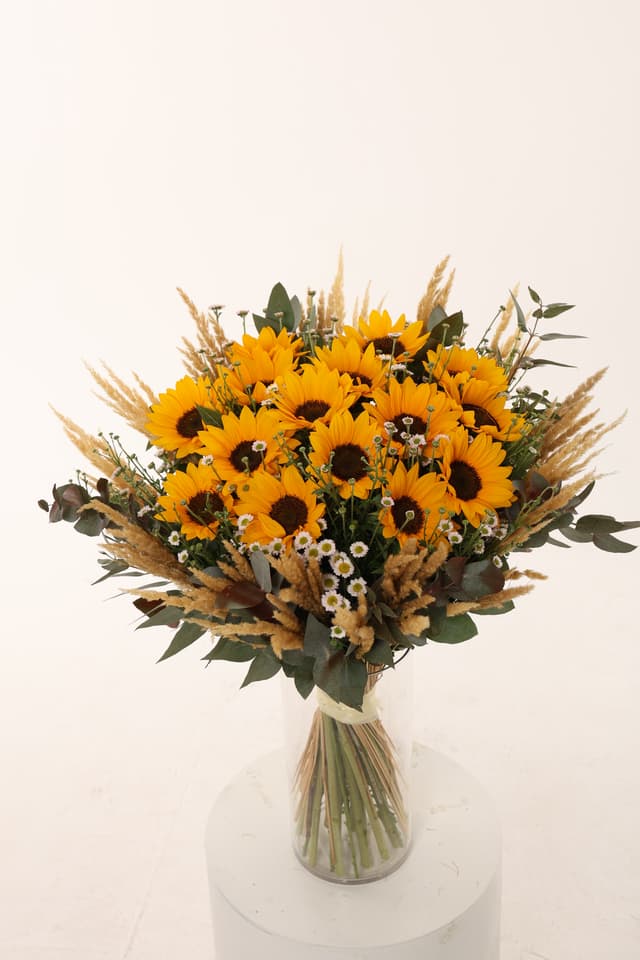 Floral arrangement with sunflowers - Sunny Rose