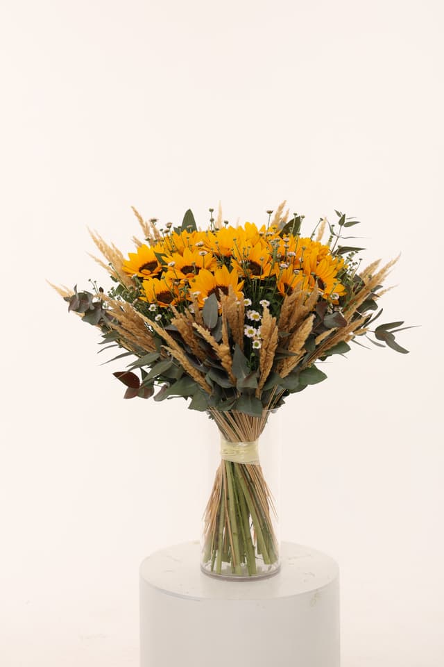 Floral arrangement with sunflowers - Sunny Rose