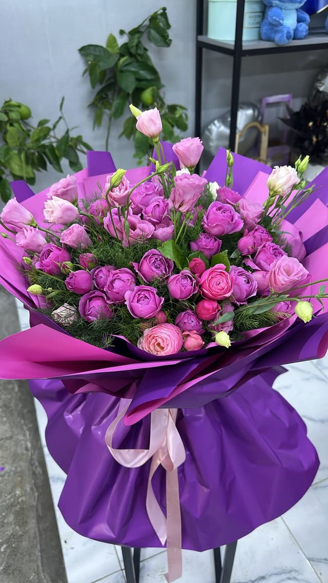 Bouquet with cluster peony roses - Lusi Flowers