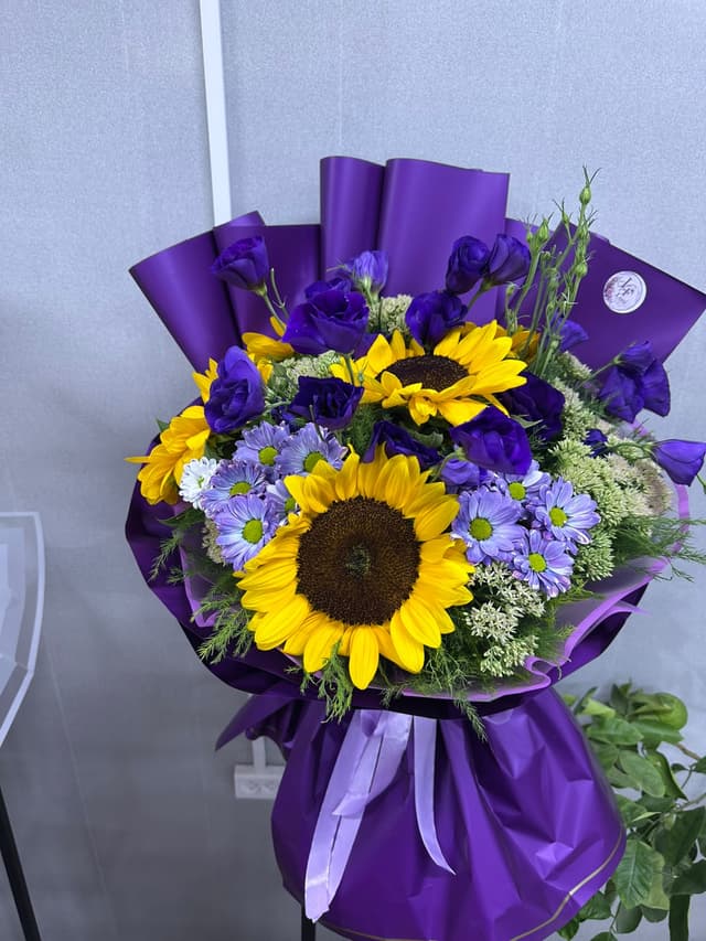 Bouquet with sunflowers - Lusi Flowers