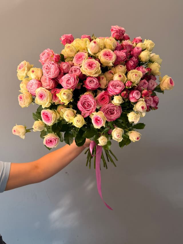 Bouquet with spray roses - Mira Flowers